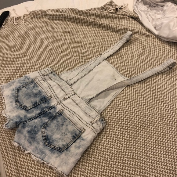 Jean Shorts Overalls - Picture 2 of 4